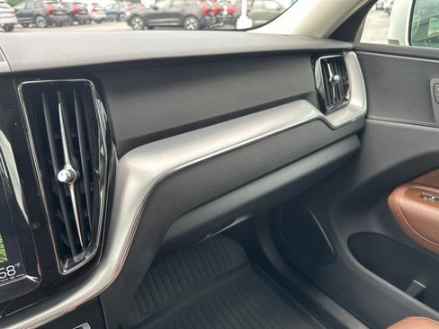 Used 2018 Volvo XC60 T6 Momentum w/ Advanced Package AWD/4WD image 32