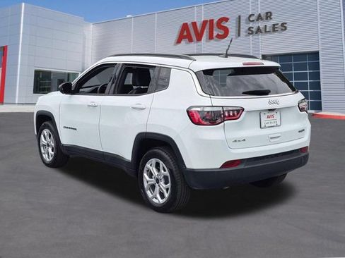 Used 2025 Jeep Compass Latitude w/ Sun & Sound Group AWD/4WD image 9