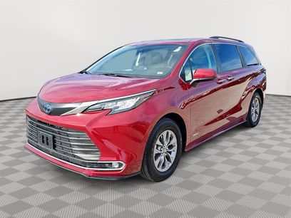 Used 2021 Toyota Sienna XLE