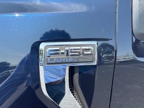 Used 2022 Ford F150 Lariat w/ Trailer Tow Package AWD/4WD image 9