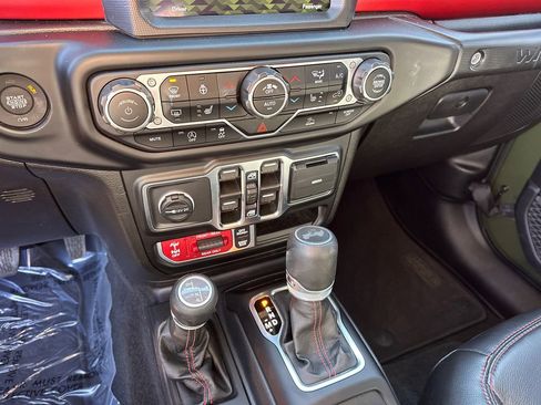 Used 2023 Jeep Wrangler Unlimited Rubicon w/ Cold Weather Group image 29