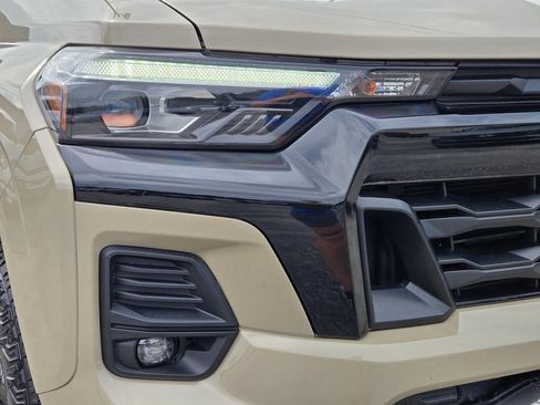 Used 2023 Chevrolet Colorado Z71 w/ Z71 Convenience Package 2 AWD/4WD image 4