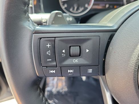 Certified 2024 Nissan Pathfinder SV FWD image 17