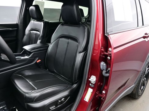 Used 2025 Jeep Grand Cherokee L Limited w/ Luxury Tech Group II image 12