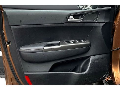 Used 2017 Kia Sportage LX image 19