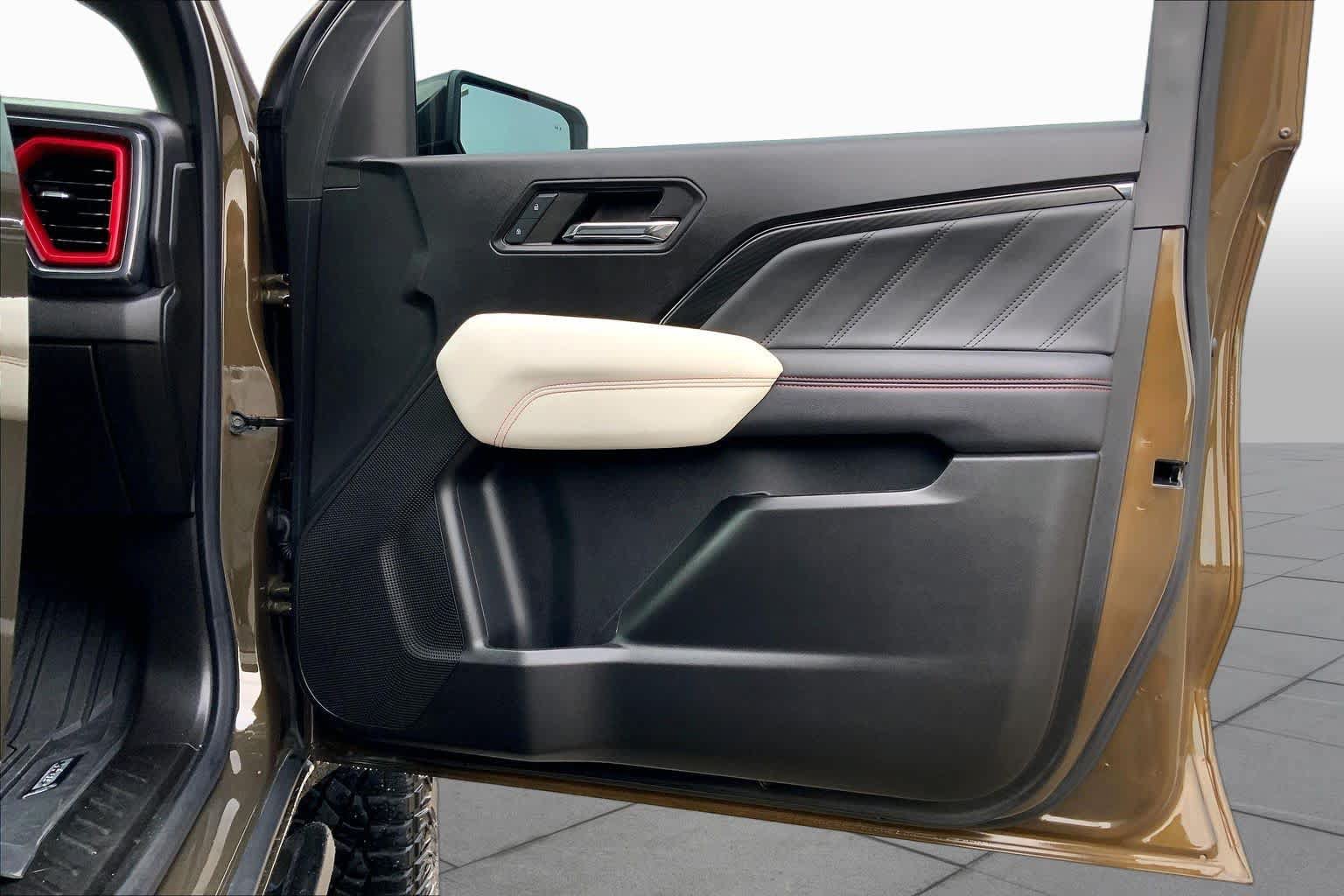 Used 2024 GMC Canyon AT4X AWD/4WD image 23