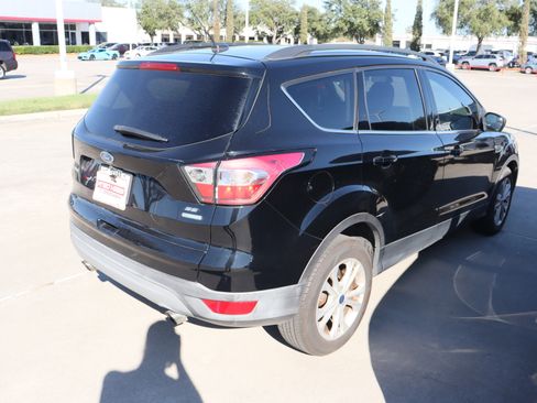 Used 2018 Ford Escape SE image 11
