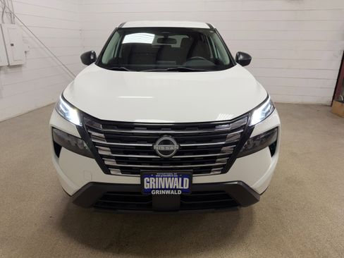 Used 2024 Nissan Rogue S image 25