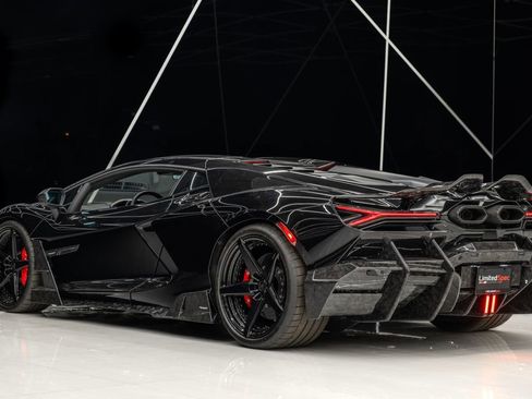 Used 2024 Lamborghini Revuelto image 17