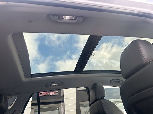 Certified 2020 GMC Terrain SLT w/ Preferred Package AWD/4WD image 30