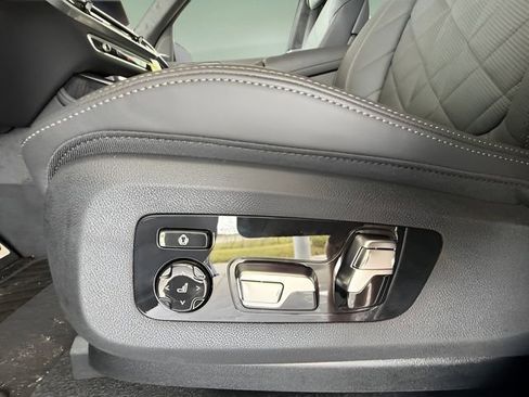 Used 2026 BMW X7 xDrive40i w/ M Sport Package image 21