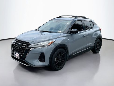 Used 2021 Nissan Kicks SR w/ Interior Electronics Package FWD image 3