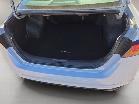 Used 2024 Nissan Altima 2.5 SR image 18