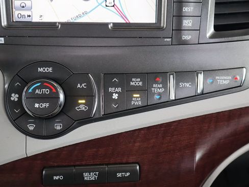 Used 2014 Toyota Sienna XLE w/ XLE Premium Package FWD image 29