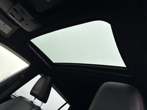 Used 2018 Toyota RAV4 SE w/ Advanced Technology Package image 27