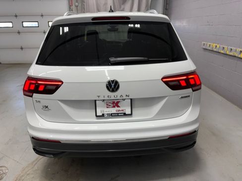 Used 2022 Volkswagen Tiguan SE AWD/4WD image 21
