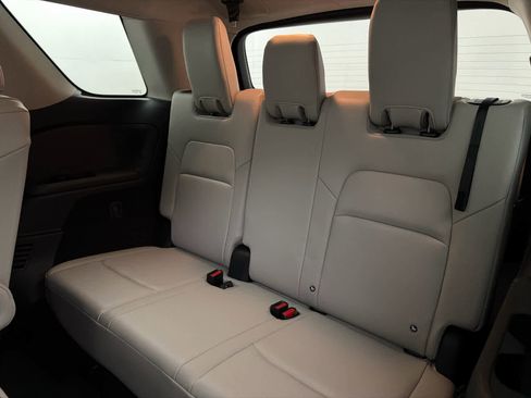 Used 2023 Nissan Pathfinder SL w/ SL Premium Package FWD image 17
