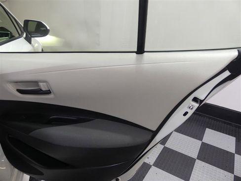 Used 2022 Toyota Corolla LE image 25