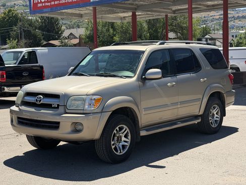 Used 2005 Toyota Sequoia SR5 RWD image 2