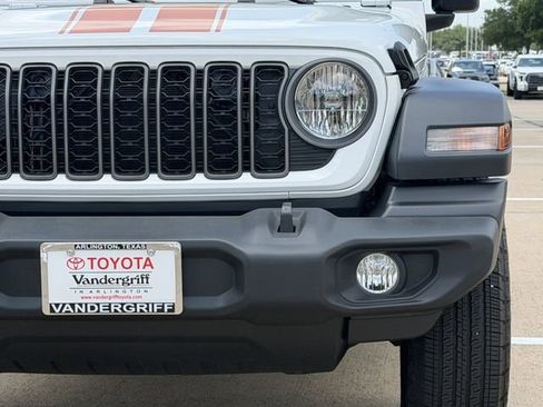 Used 2025 Jeep Wrangler Sport AWD/4WD image 8