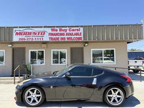 Used 2009 Nissan 370Z Touring RWD image 7