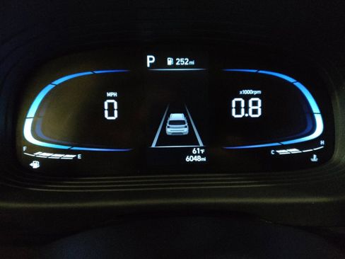 Used 2024 Hyundai Venue Limited FWD image 23
