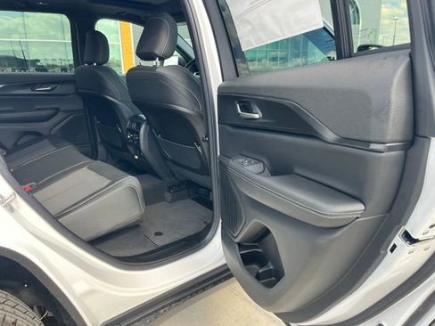 New 2025 Jeep Grand Cherokee Laredo X w/ Luxury Tech Group I image 19