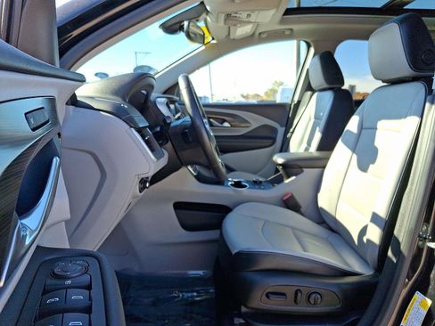 Used 2022 GMC Terrain SLT image 14