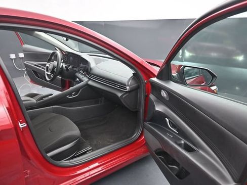 Used 2024 Hyundai Elantra SEL FWD image 35