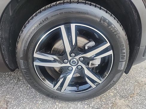 Certified 2025 Volvo XC40 B5 Core AWD/4WD image 12