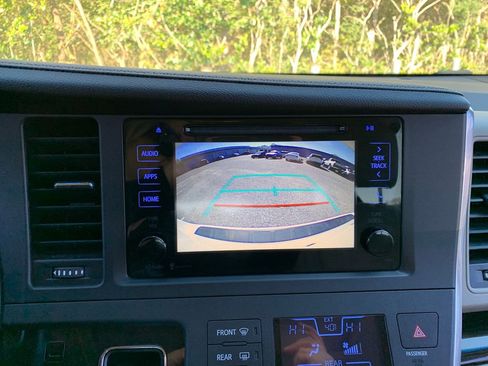 Used 2015 Toyota Sienna XLE image 18