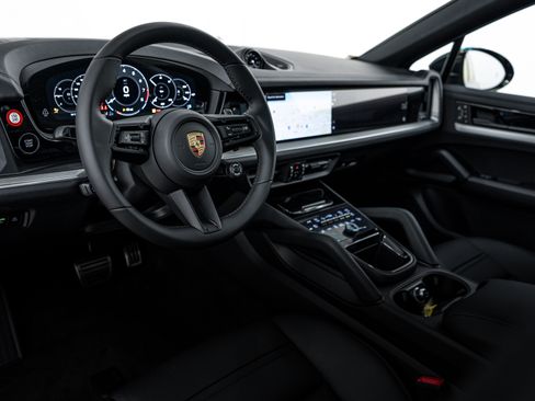 New 2026 Porsche Cayenne S image 4