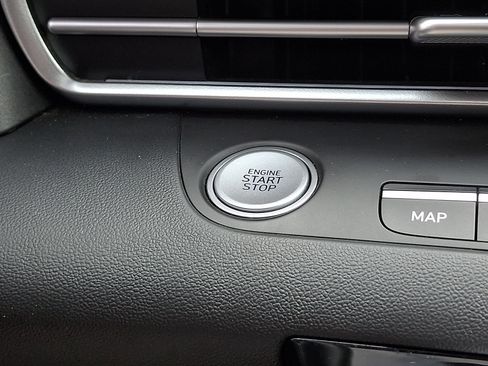 Used 2024 Hyundai Elantra Limited FWD image 25