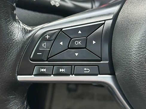Used 2017 Nissan Rogue SL w/ SL Premium Package FWD image 34
