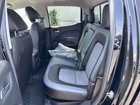 Used 2020 Chevrolet Colorado Z71 w/ Z71 Midnight Edition AWD/4WD image 14
