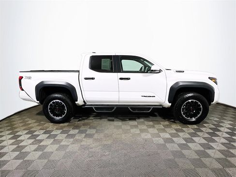Used 2024 Toyota Tacoma TRD Off-Road image 9