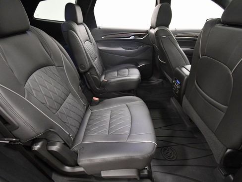 Used 2023 Buick Enclave Avenir image 18