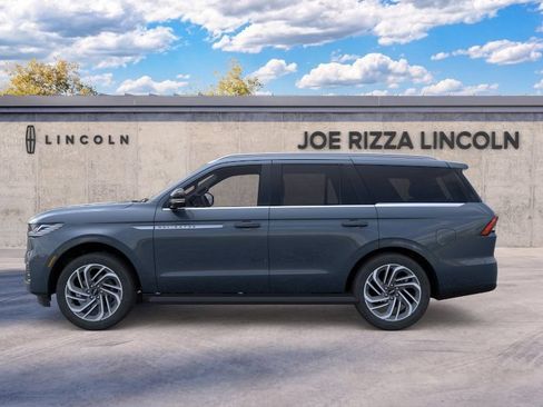 New 2026 Lincoln Navigator Premiere AWD/4WD image 3