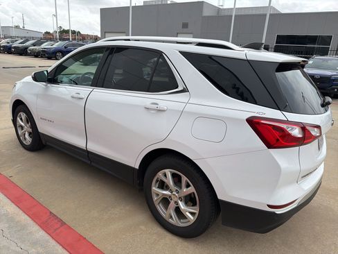 Used 2018 Chevrolet Equinox LT image 2