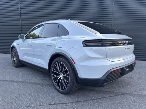 New 2025 Porsche Macan 4S Electric image 3