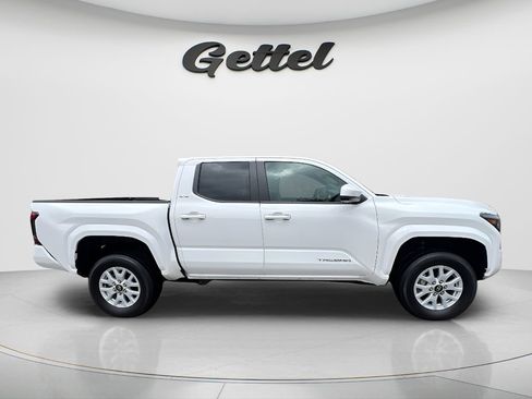Used 2024 Toyota Tacoma SR5 AWD/4WD image 4