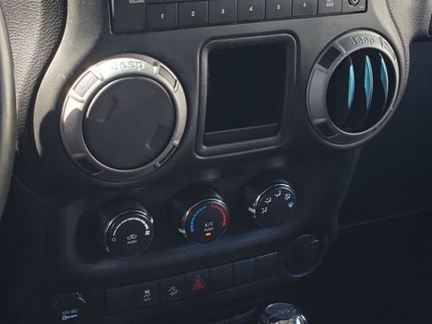 Used 2017 Jeep Wrangler Unlimited Sport w/ Connectivity Group AWD/4WD image 22