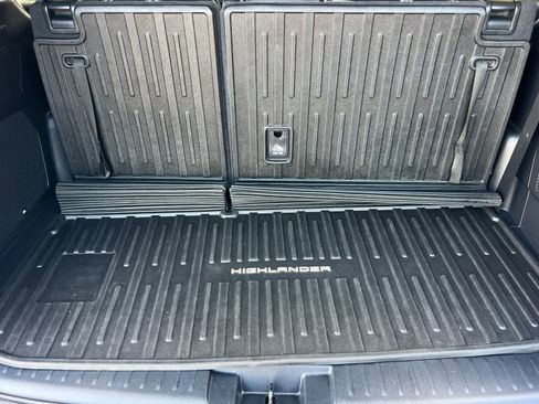 Used 2022 Toyota Highlander Platinum image 16