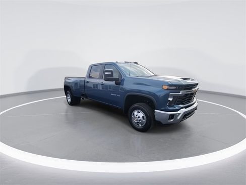 New 2026 Chevrolet Silverado 3500 LT image 2