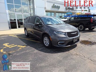 Used 2023 Chrysler Pacifica Touring-L