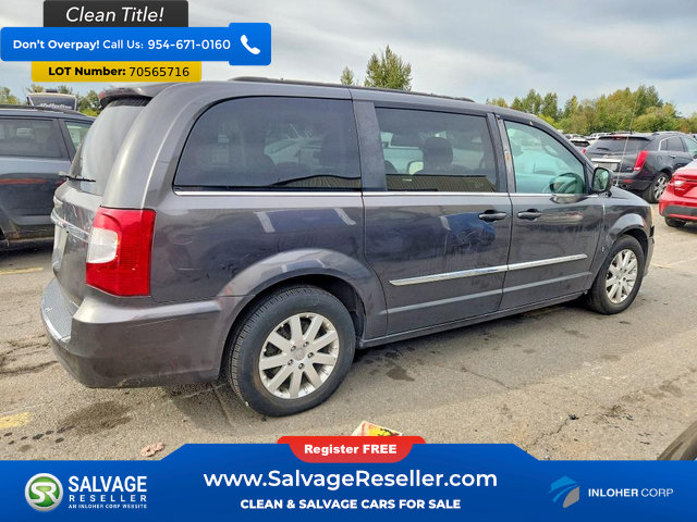 Used 2016 Chrysler Town & Country Touring FWD image 4