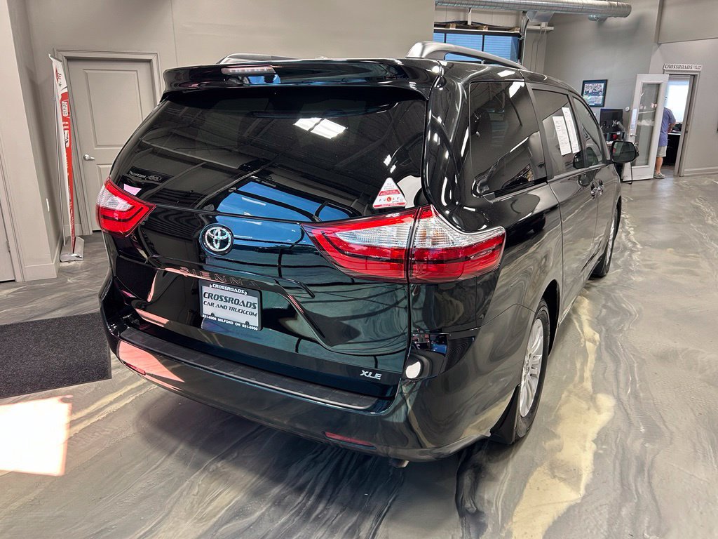 Used 2017 Toyota Sienna XLE FWD image 34