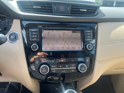 Used 2019 Nissan Rogue SL w/ Premium Package FWD image 13