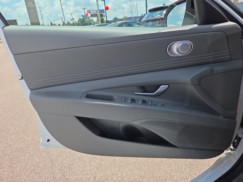 Certified 2026 Hyundai Elantra SEL Sport FWD image 10