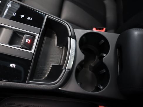 Certified 2026 Porsche Macan AWD/4WD image 17